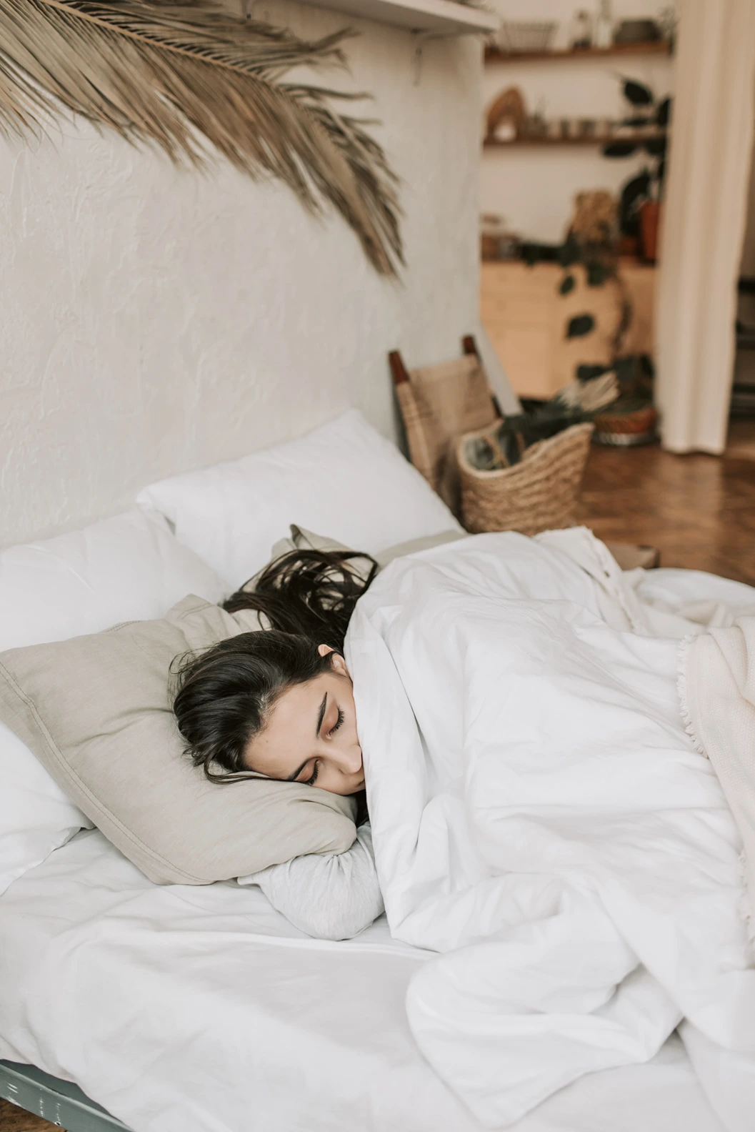 woman sleeping well thanks to pcr hemp oil